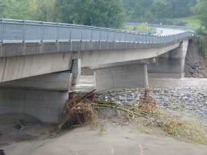 Il ponte di Santa Giustina a Pontremoli, all’indomani dell’alluvione del 25 ottobre 2011