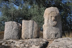 Tre frammenti della statua menhir Filitosa VI