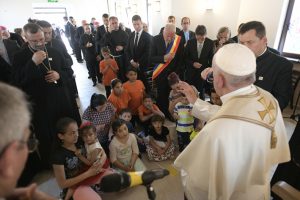 Viaggio apostolico in Romania: incontro con la Comunità Rom di Blaj