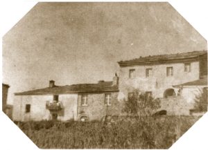 Una rara immagine che mostra il palazzo comunale di Patigno come si presentava prima della ristrutturazione